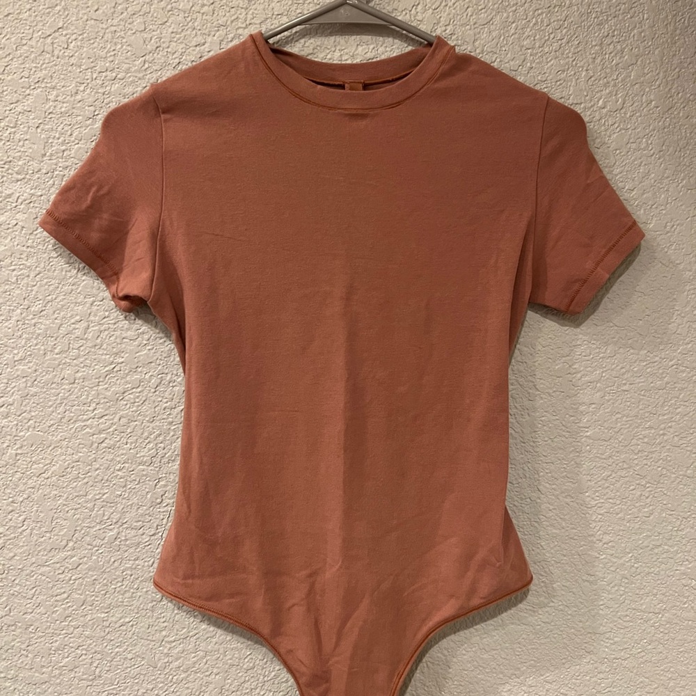 Skims Bodysuit Rose Clay!